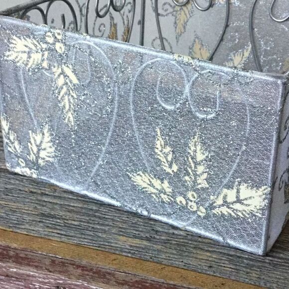 Holly & Ivy square Christmas basket gift Xmas classic silver gold - Picture 2 of 5